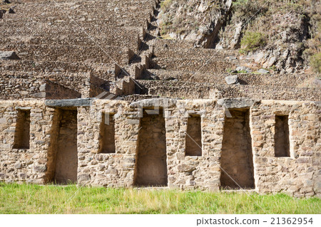 Ollantaytambo Ruins 21362954