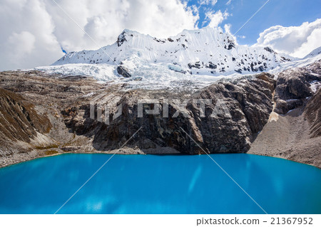 Lake Laguna 69 and Chakrarahu mountain Lake Laguna 69 and Chakrarahu mountain 21367952