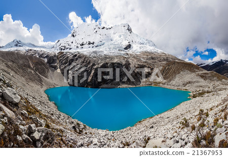 Lake Laguna 69 and Chakrarahu mountain Lake Laguna 69 and Chakrarahu mountain 21367953
