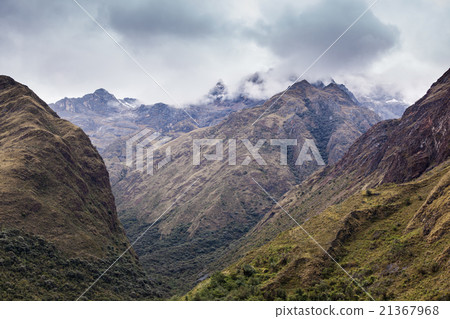 Mountains in clouds 21367968
