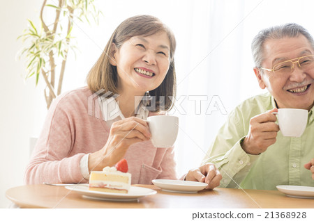 Senior couple's coffee time 21368928
