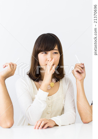 A woman who does not like cigarettes 21370696