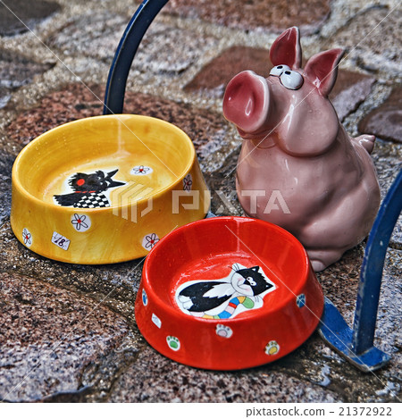 Feeding dish 21372922