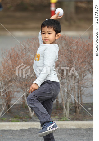 Infant playing catch ball (6 years old) Infant playing catch ball (6 years old) 21373377