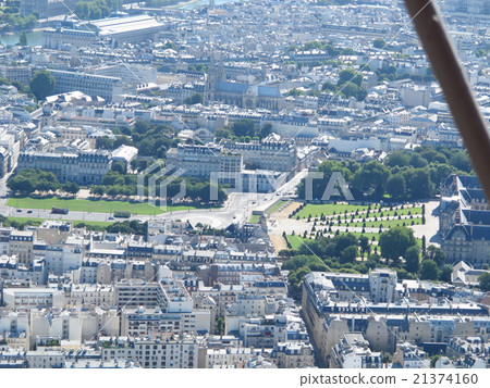 Amun lid seen from the Eiffel Tower: Paris 21374160