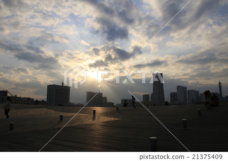 Urban sunset 21375409