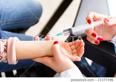 the doctor is going to inject a child the doctor is going to inject a child 21377396