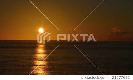 Sea sunset 21377622