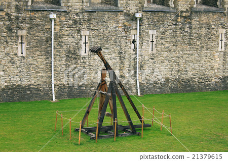 A trebuchet is a type of catapult A trebuchet is a type of catapult 21379615