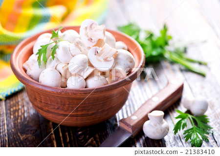 raw mushrooms raw mushrooms 21383410