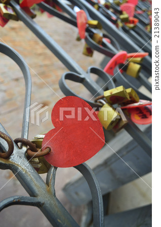 heart plates love symbol 21389043