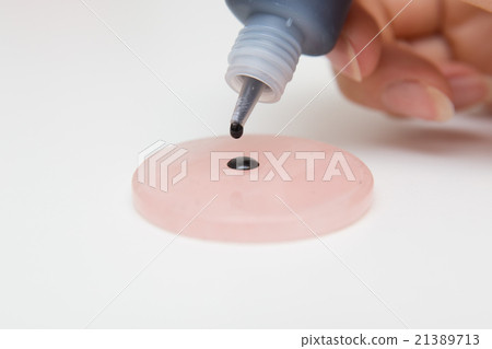 Eyelash extensions glue Eyelash extensions glue 21389713