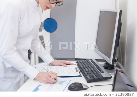 Experienced female researcher is working with 21390887