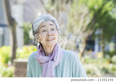 戶外高級女性 戶外高級女性 21391149