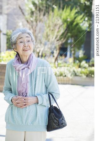 Outdoor senior women Outdoor senior women 21391151