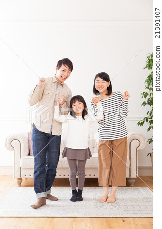 Fashionable Three Family Portrait 21391407