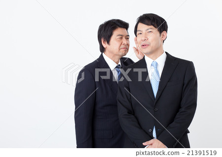 Two eagle doing businessmen 21391519
