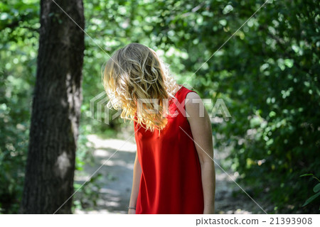 beautiful young woman in sunglases near the summer park beautiful young woman in sunglases near the summer park 21393908