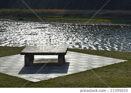 Kyoto Kamogawa in early spring March 21395633