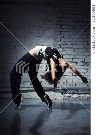 The dancer in motion  21396691