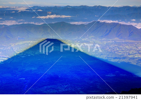陰影富士山和南阿爾卑斯山南部的山脈 陰影富士山和南阿爾卑斯山南部的山脈 21397941