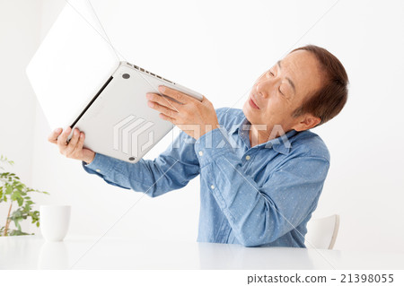 Senior men who do not understand personal computer Senior men who do not understand personal computer 21398055