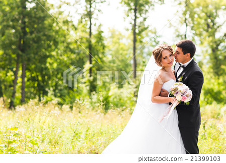 Young wedding couple enjoying romantic moments Young wedding couple enjoying romantic moments 21399103