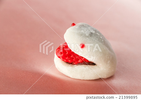 White Snake Strawberry Daifuku 21399895