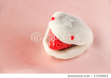 White Snake Strawberry Daifuku 21399901