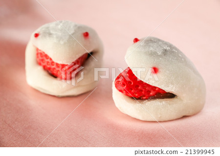 White Snake Strawberry Daifuku 21399945