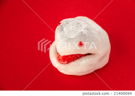 White Snake Strawberry Daifuku 21400094