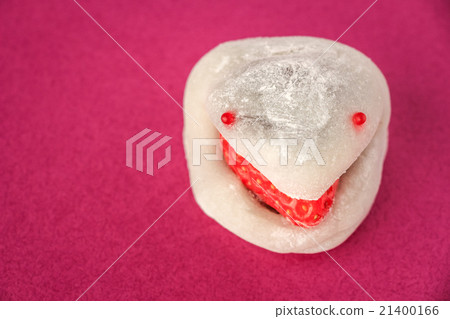 White Snake Strawberry Daifuku 21400166