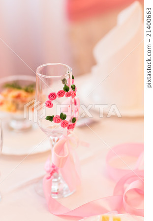 Close-up of wedding glasses decorated Close-up of wedding glasses decorated 21400663