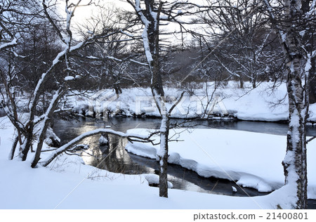 River bank of snow River bank of snow 21400801