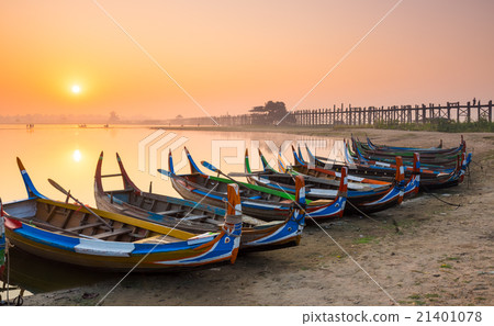 Wooden boat in Ubein Bridge at sunrise, Myanmar 21401078