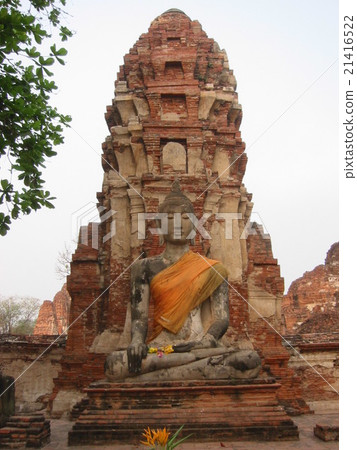 Thai Ayutthaya Wat Phra Mahathat pagoda and Buddha statue 21416522