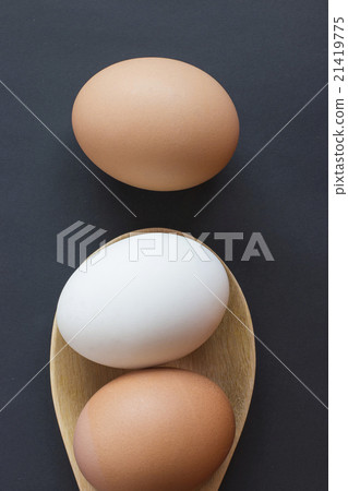 White and brown eggs in wooden ladle flat lay 21419775