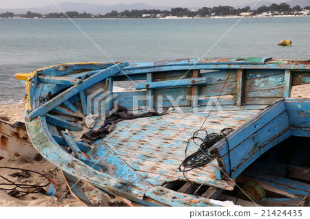Damaged ship on the beach 21424435
