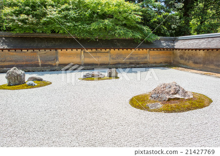 Stone garden of Ryoan-ji temple in Kyoto, Japan 21427769