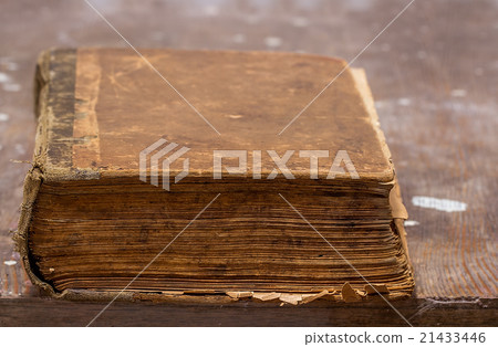 Old book on a wooden table 21433446