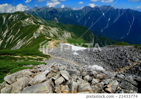 Toyodake ridgeline seen from the vicinity of Kasagadake Sanso and Spear · Hodaka mountain range Toyodake ridgeline seen from the vicinity of Kasagadake Sanso and Spear · Hodaka mountain range 21433774