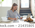 Attractive woman working on the laptop 21435805