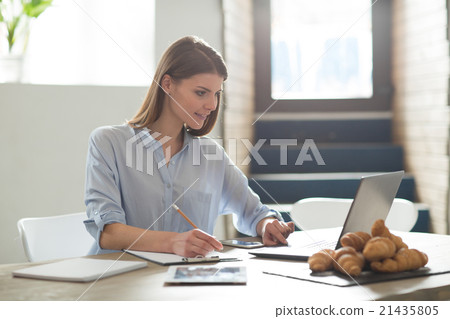 Attractive woman working on the laptop Attractive woman working on the laptop 21435805