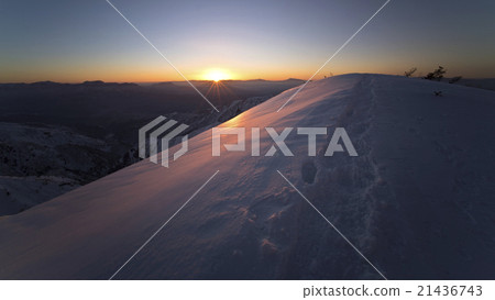 Sunrise of Togakushi mountains 21436743