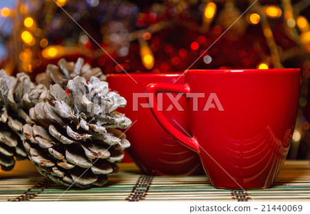 Two red cups on the stode  21440069