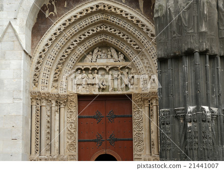 Roman Catholic Gothic cathedral in Rouen,France 21441007