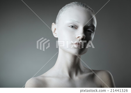 beautiful girl fashion studio portrait 21441326