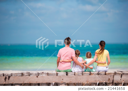 Family on vacation Family on vacation 21441658