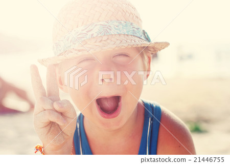 Funny Wriggles Boy Wattled Hat Make Fingers V Gesture Funny Wriggles Boy Wattled Hat Make Fingers V Gesture 21446755
