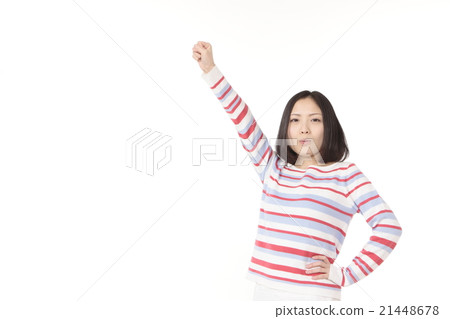 一位努力工作的年輕女士 21448678